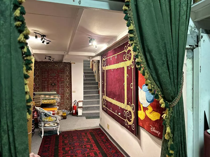 Immagine 15 di Locale commerciale in vendita  in Via Camillo Cavour 38 a Palermo