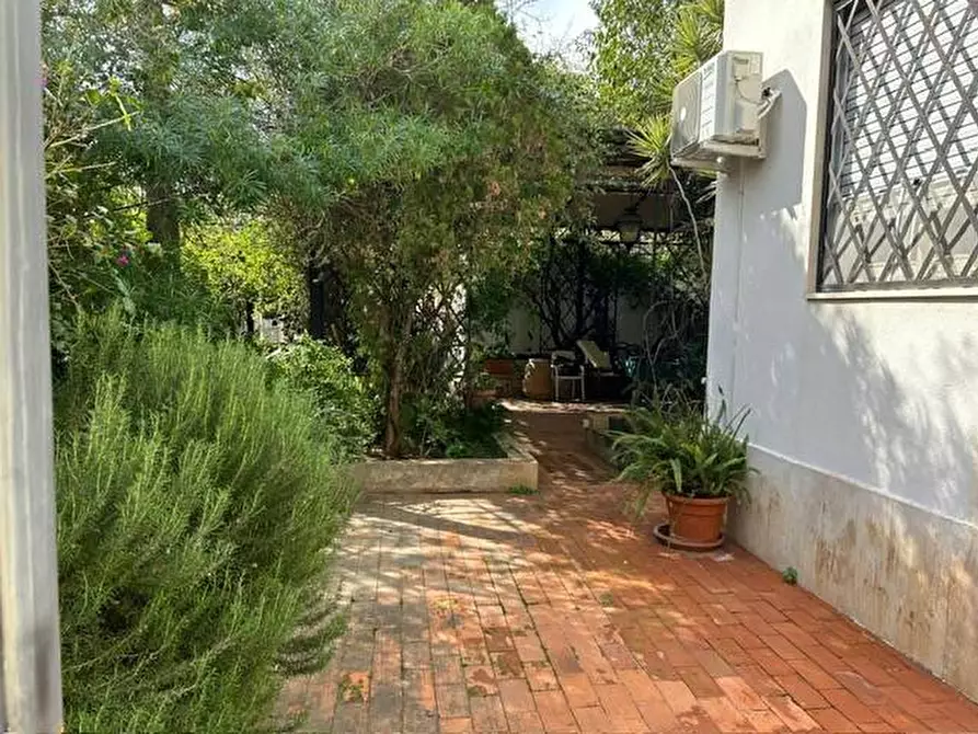 Immagine 38 di Villetta a schiera in affitto  in Via Lucrezio 48 a Palermo