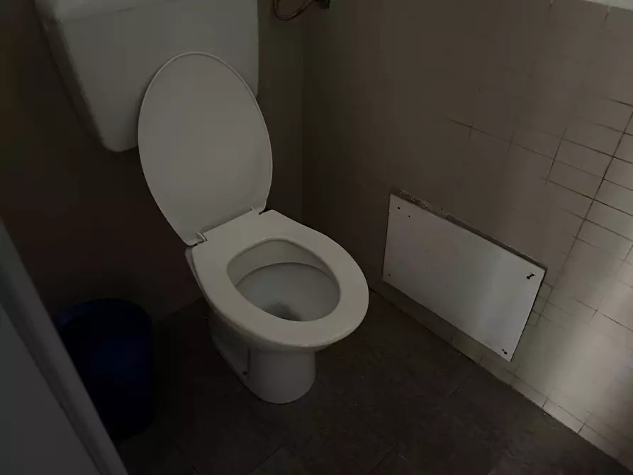 Immagine 11 di Locale commerciale   in Via Archimede 112 a Palermo