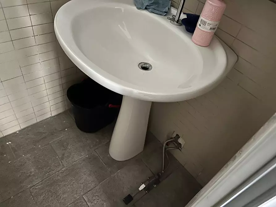 Immagine 12 di Locale commerciale   in Via Archimede 112 a Palermo