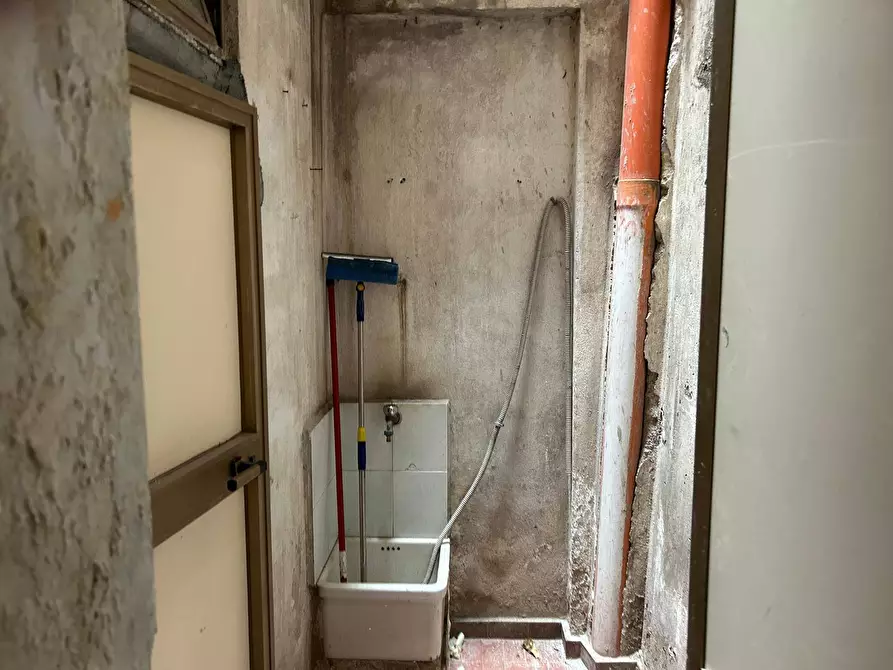 Immagine 16 di Locale commerciale   in Via Archimede 112 a Palermo