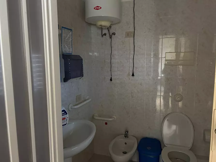 Immagine 15 di Ufficio in affitto  in Via Mariano Stabile 136 a Palermo