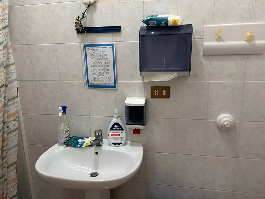 Immagine 17 di Ufficio in affitto  in Via Mariano Stabile 136 a Palermo