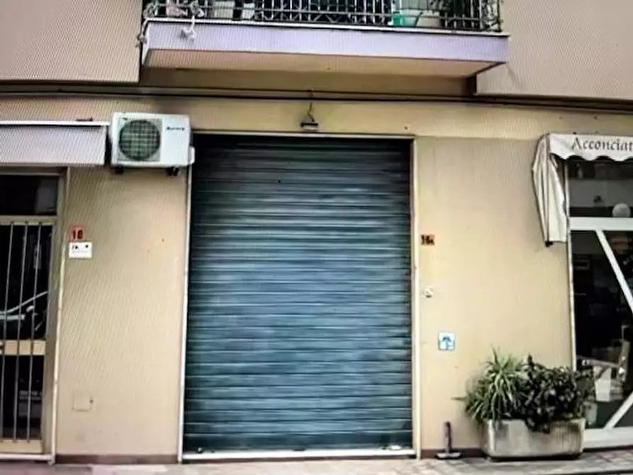 Immagine 2 di Locale commerciale in vendita  in Via Alessandro Telesino 16 A a Palermo