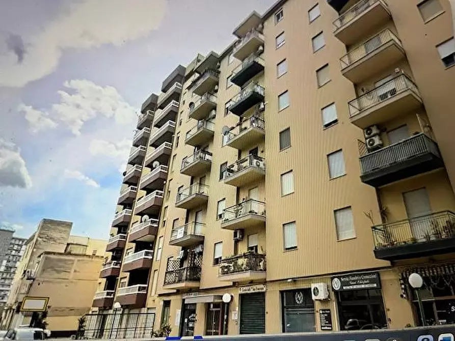 Immagine 3 di Locale commerciale in vendita  in Via Alessandro Telesino 16 A a Palermo