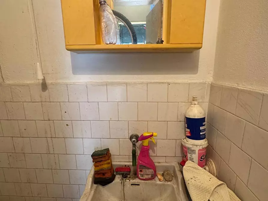 Immagine 6 di Locale commerciale in vendita  in Via Alessandro Telesino 16 A a Palermo