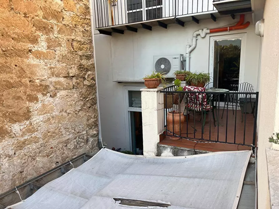 Immagine 40 di Appartamento in affitto  in Via Vittorio Emanuele 492 a Palermo