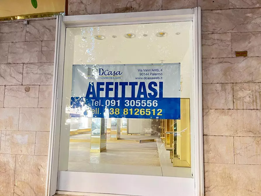 Immagine 21 di Locale commerciale in affitto  in Via Francesco Lo Jacono 66 a Palermo