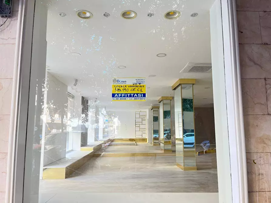 Immagine 22 di Locale commerciale in affitto  in Via Francesco Lo Jacono 66 a Palermo