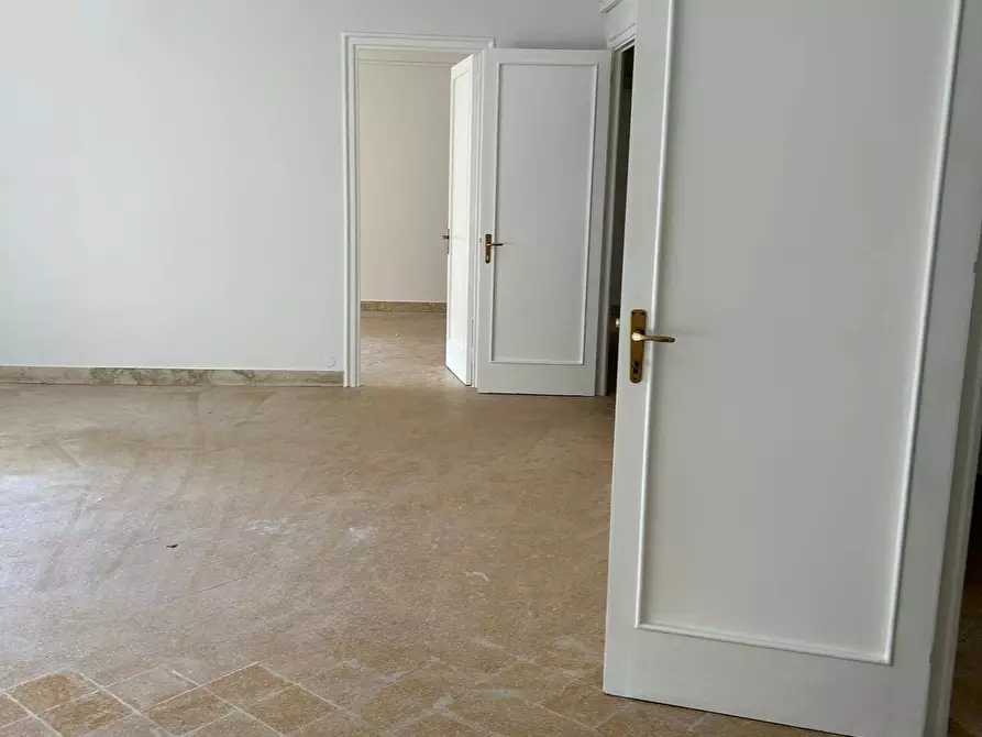 Immagine 2 di Ufficio in affitto  in Via Mariano Stabile 136 a Palermo