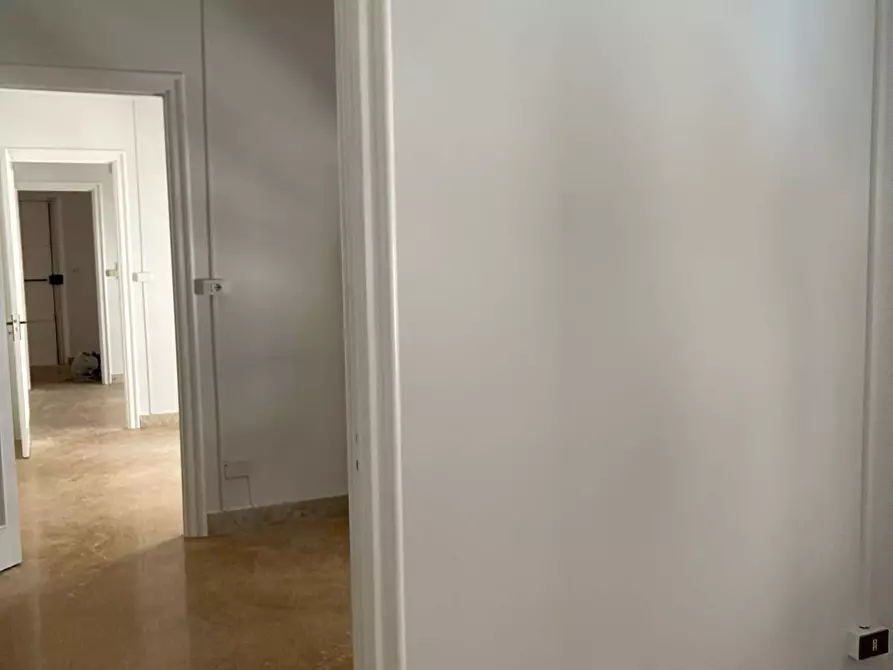 Immagine 4 di Ufficio in affitto  in Via Mariano Stabile 136 a Palermo