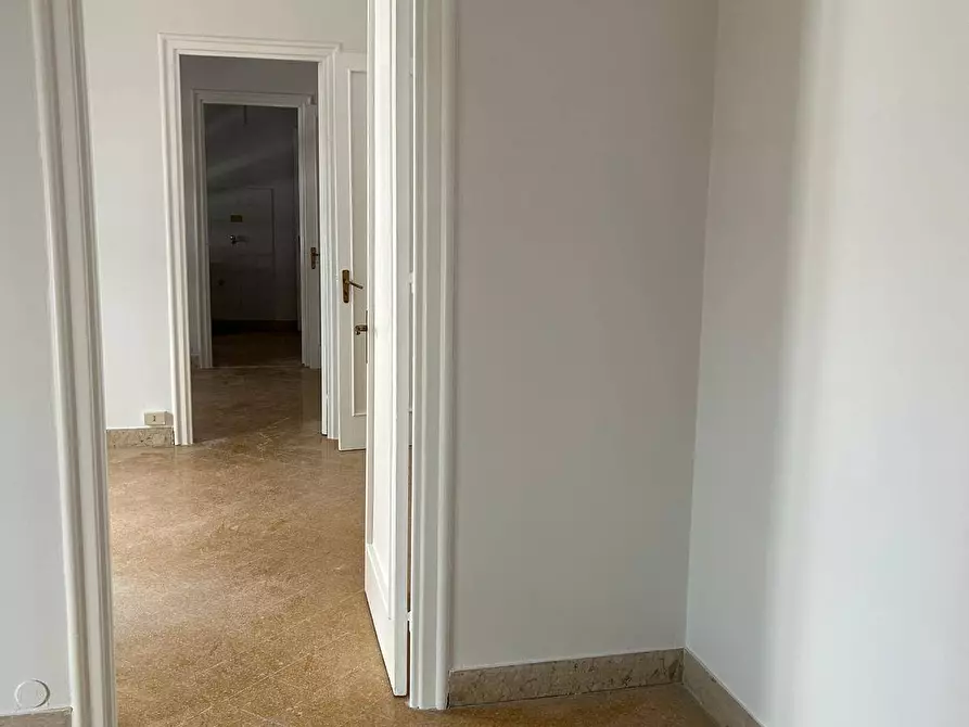 Immagine 17 di Ufficio in affitto  in Via Mariano Stabile 136 a Palermo