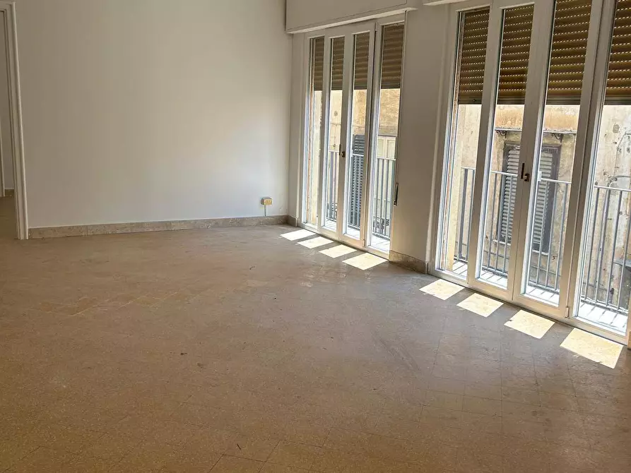 Immagine 1 di Ufficio in affitto  in Via Mariano Stabile 136 a Palermo