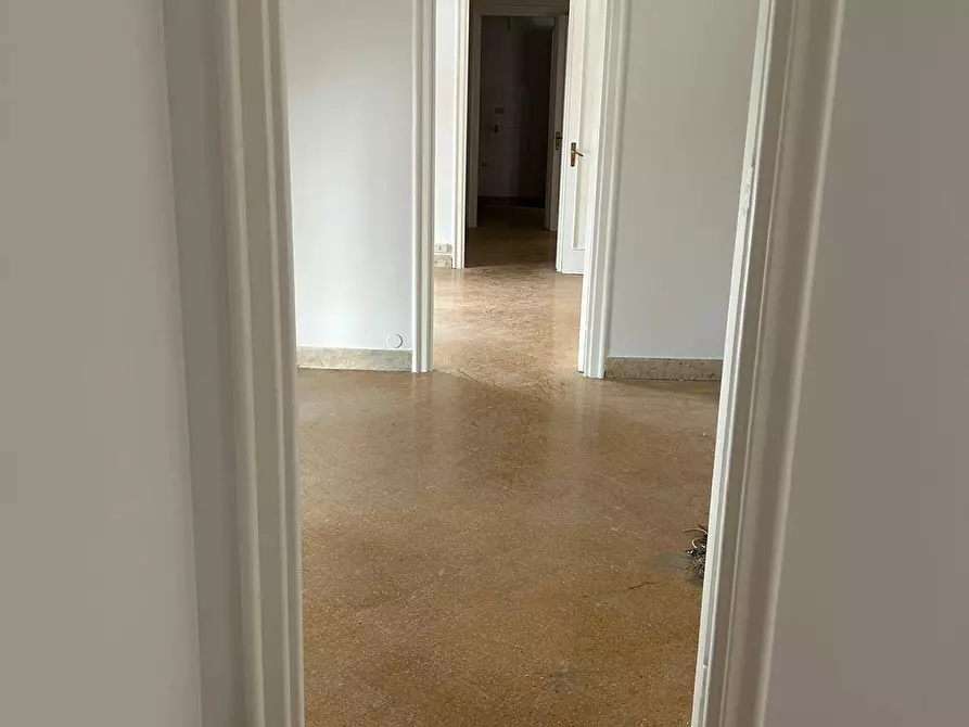 Immagine 9 di Ufficio in affitto  in Via Mariano Stabile 136 a Palermo