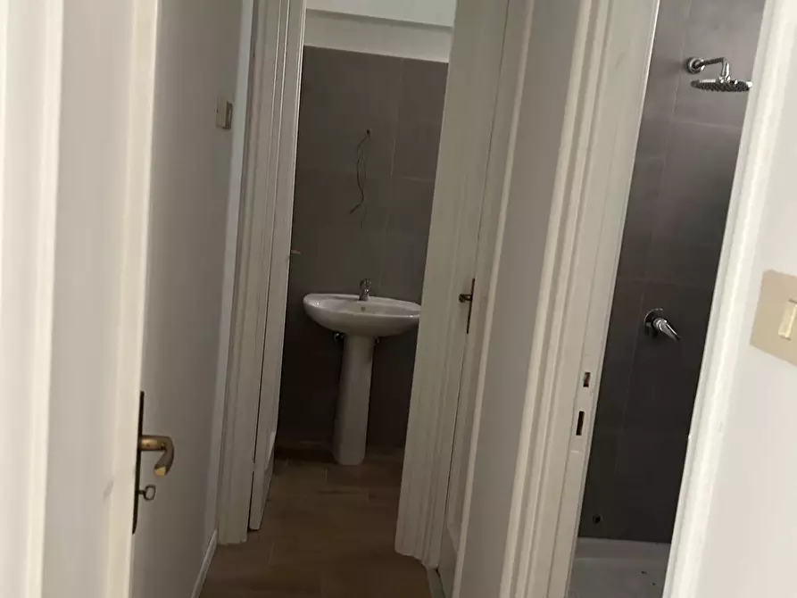 Immagine 15 di Ufficio in affitto  in Via Mariano Stabile 136 a Palermo