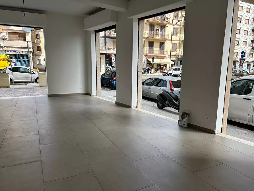 Immagine 1 di Locale commerciale in affitto  in Via Duca Della Verdura 89 a Palermo