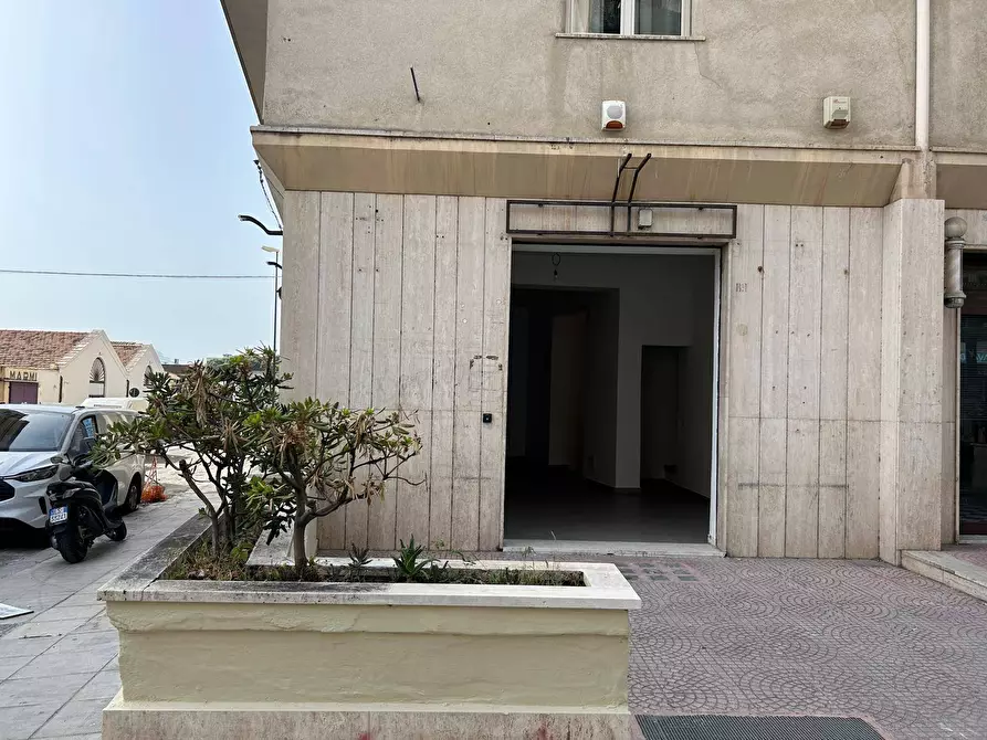 Immagine 3 di Locale commerciale in affitto  in Via Duca Della Verdura 89 a Palermo