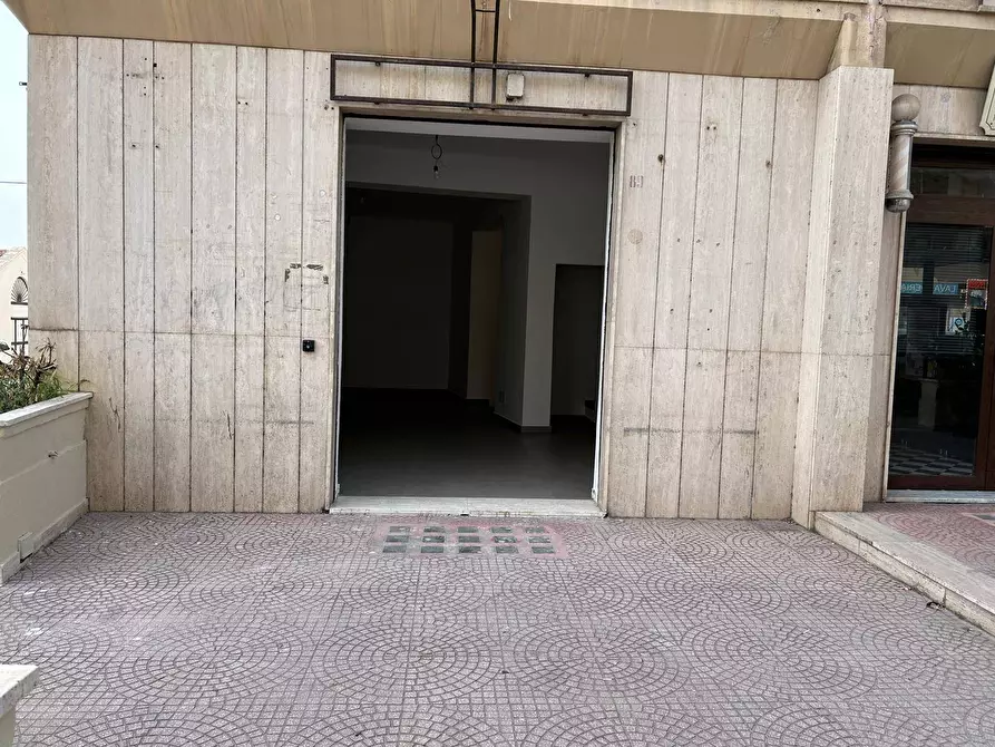 Immagine 4 di Locale commerciale in affitto  in Via Duca Della Verdura 89 a Palermo
