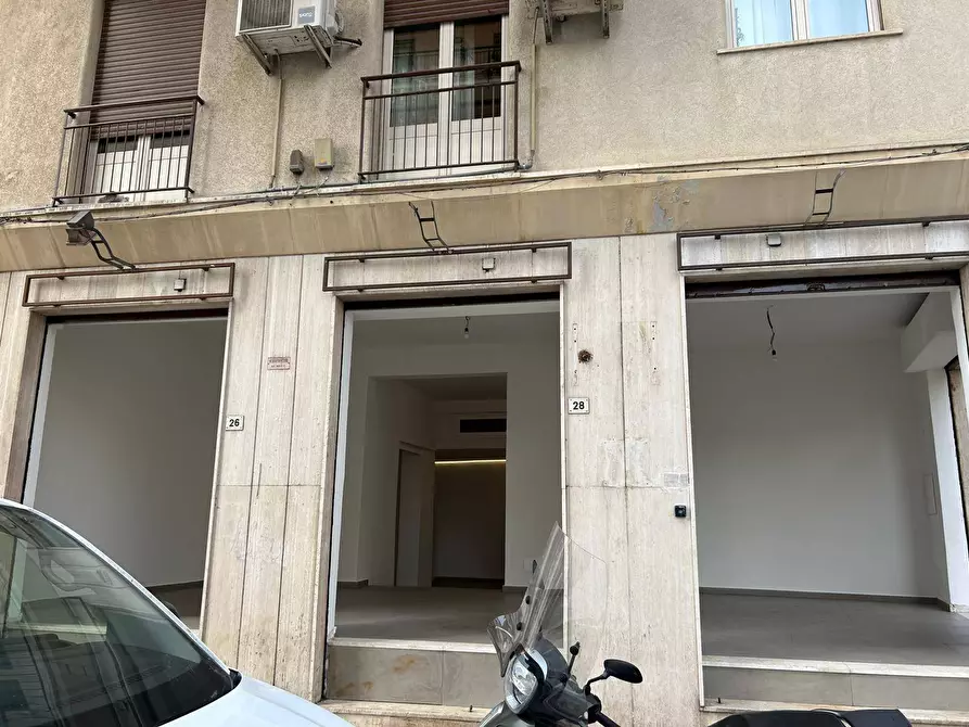 Immagine 5 di Locale commerciale in affitto  in Via Duca Della Verdura 89 a Palermo