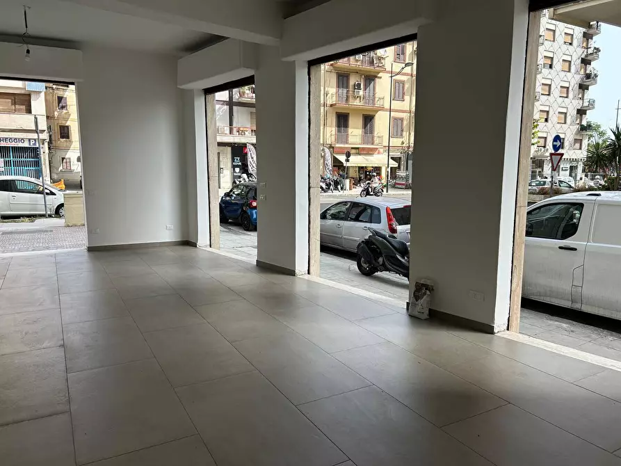 Immagine 8 di Locale commerciale in affitto  in Via Duca Della Verdura 89 a Palermo