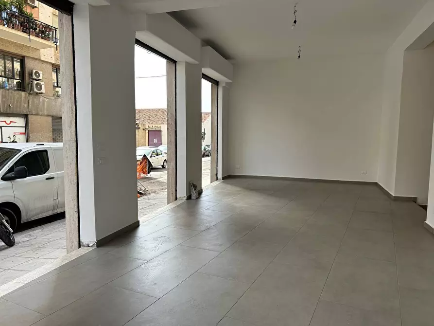 Immagine 9 di Locale commerciale in affitto  in Via Duca Della Verdura 89 a Palermo