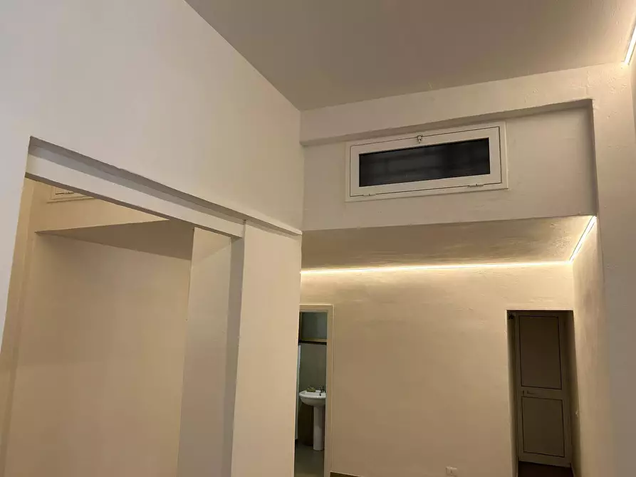 Immagine 17 di Locale commerciale in affitto  in Via Duca Della Verdura 89 a Palermo
