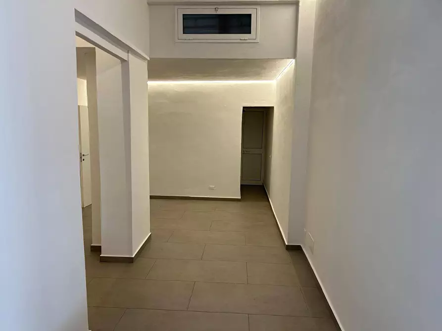 Immagine 18 di Locale commerciale in affitto  in Via Duca Della Verdura 89 a Palermo