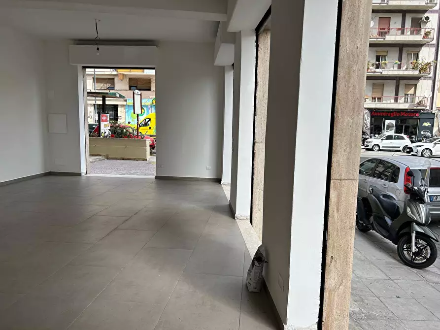 Immagine 21 di Locale commerciale in affitto  in Via Duca Della Verdura 89 a Palermo