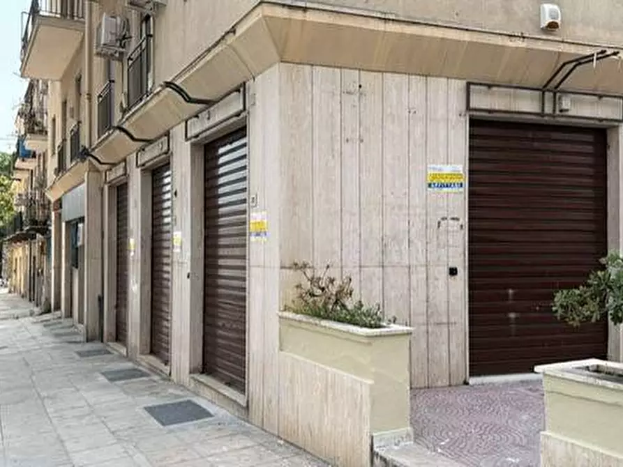 Immagine 29 di Locale commerciale in affitto  in Via Duca Della Verdura 89 a Palermo