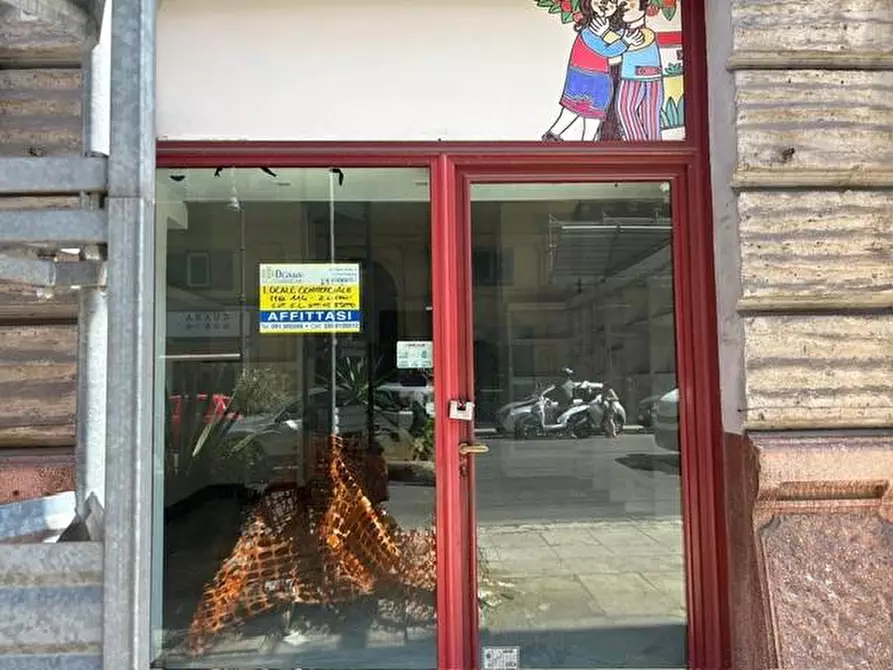 Immagine 22 di Locale commerciale in affitto  in Via Camillo Cavour 38 a Palermo