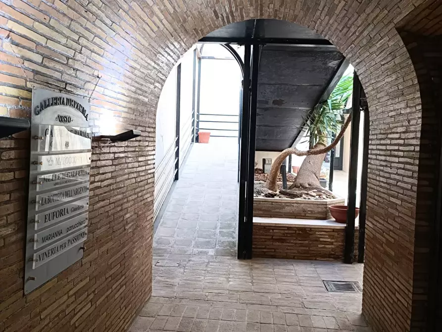 Immagine 6 di Locale commerciale in affitto  in Via Santa Maria 9 a Vasto