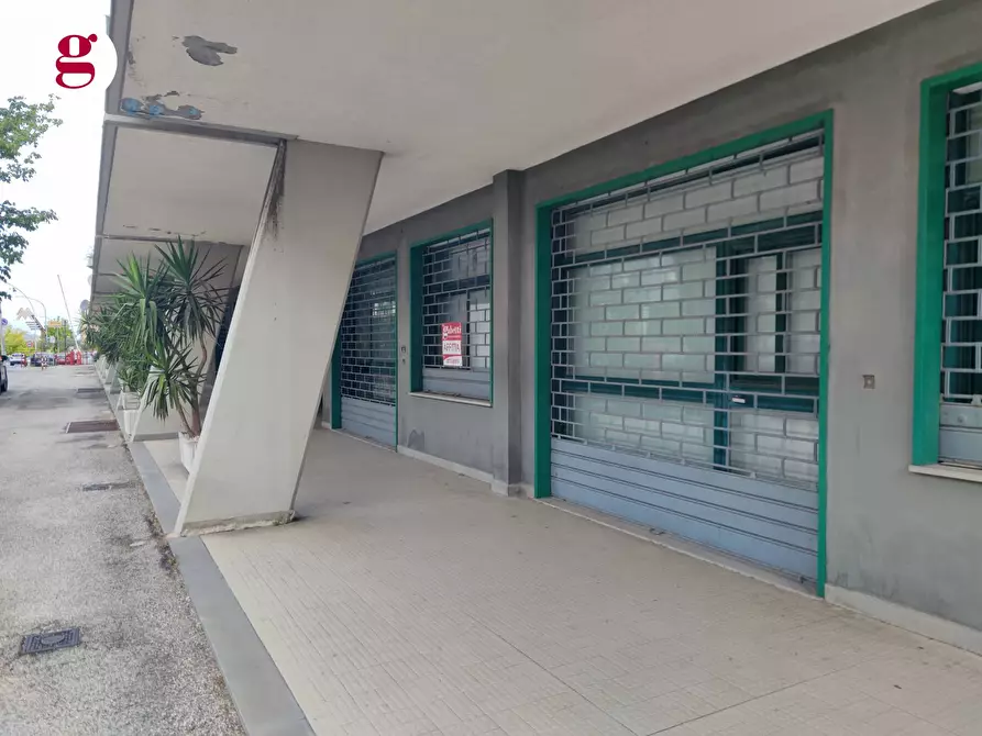 Immagine 22 di Locale commerciale in affitto  in Via del Porto 16 a Vasto