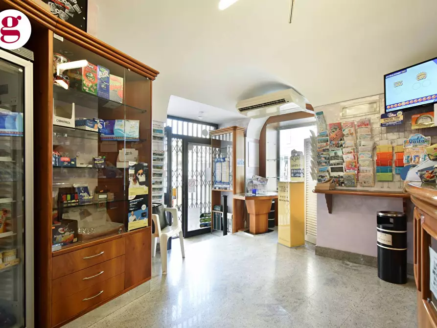 Immagine 13 di Attività commerciale in vendita  in Piazza Diomede 8 a Vasto