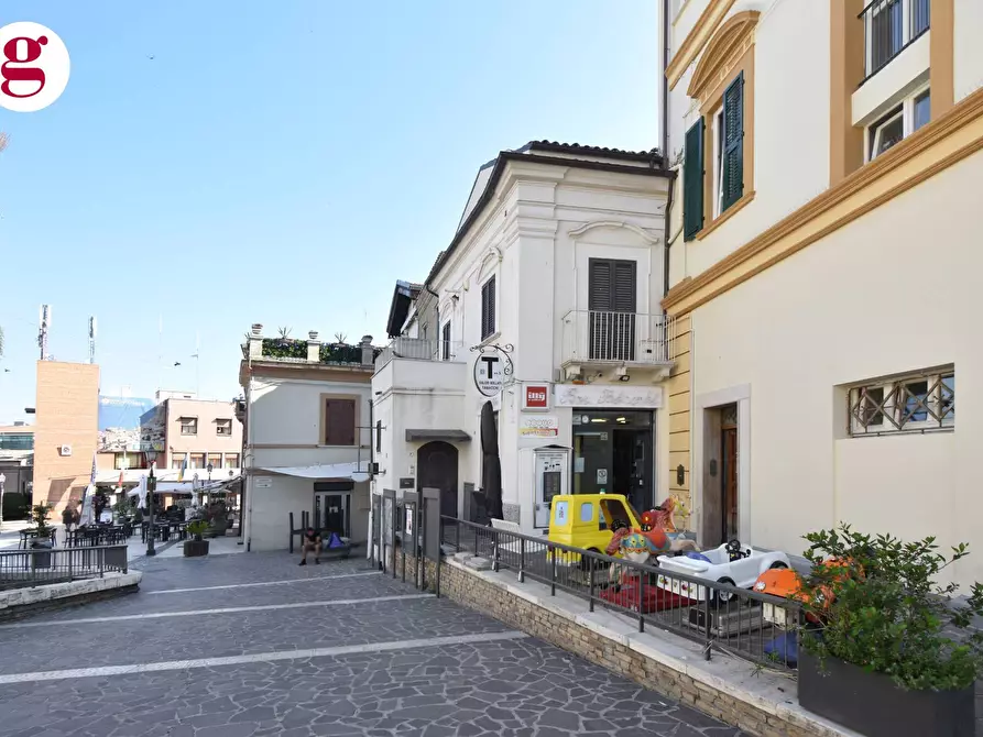 Immagine 16 di Attività commerciale in vendita  in Piazza Diomede 8 a Vasto