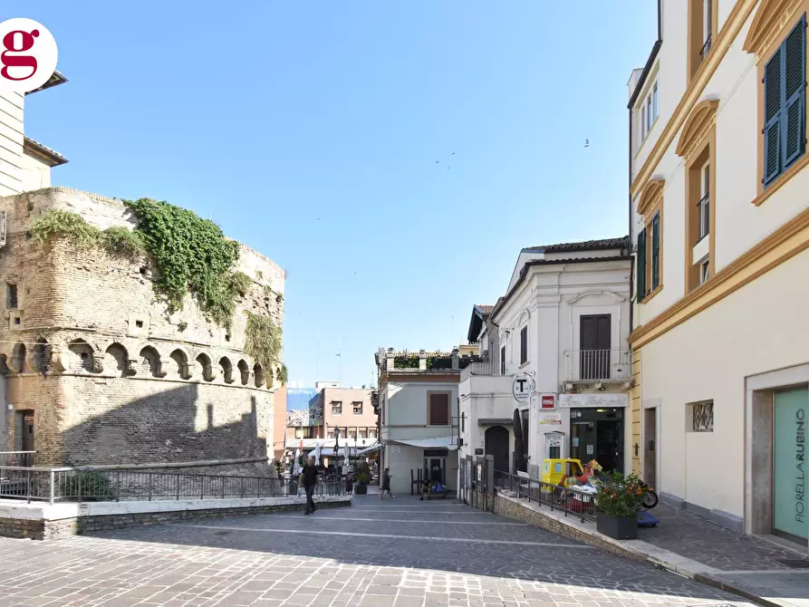 Immagine 17 di Attività commerciale in vendita  in Piazza Diomede 8 a Vasto