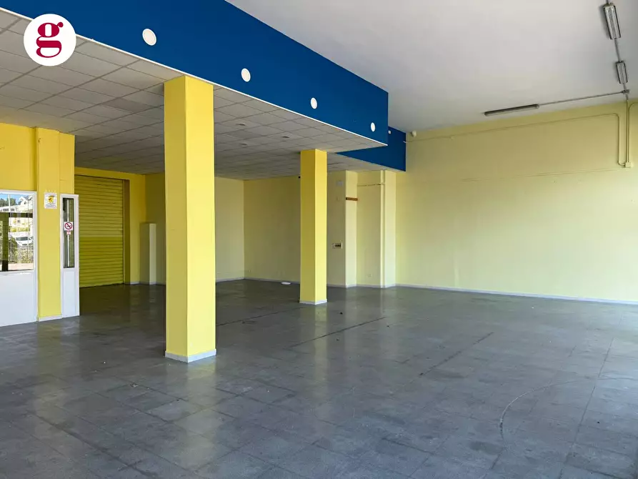 Immagine 2 di Locale commerciale in affitto  in S.S. 16 Sud 72 a Vasto
