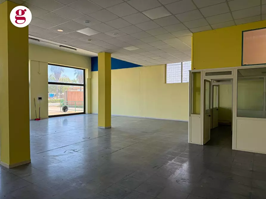 Immagine 4 di Locale commerciale in affitto  in S.S. 16 Sud 72 a Vasto