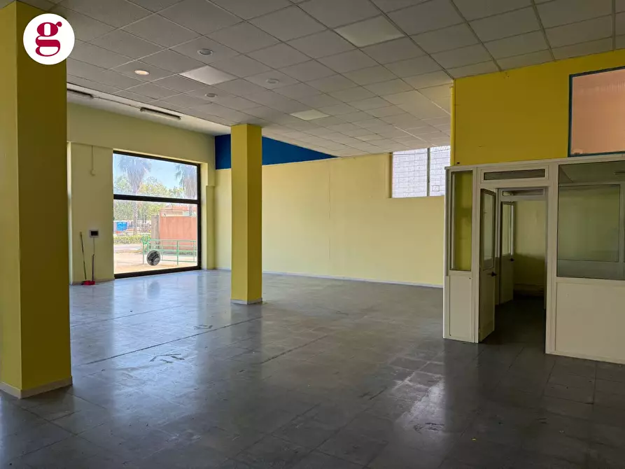 Immagine 5 di Locale commerciale in affitto  in S.S. 16 Sud 72 a Vasto