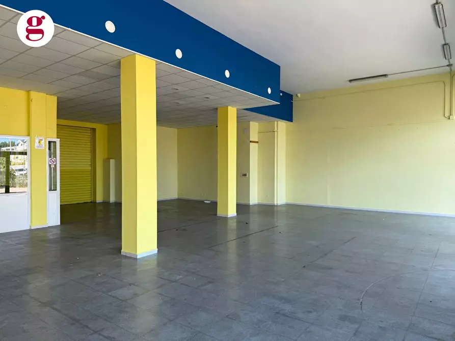 Immagine 7 di Locale commerciale in affitto  in S.S. 16 Sud 72 a Vasto
