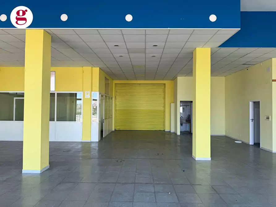 Immagine 12 di Locale commerciale in affitto  in S.S. 16 Sud 72 a Vasto