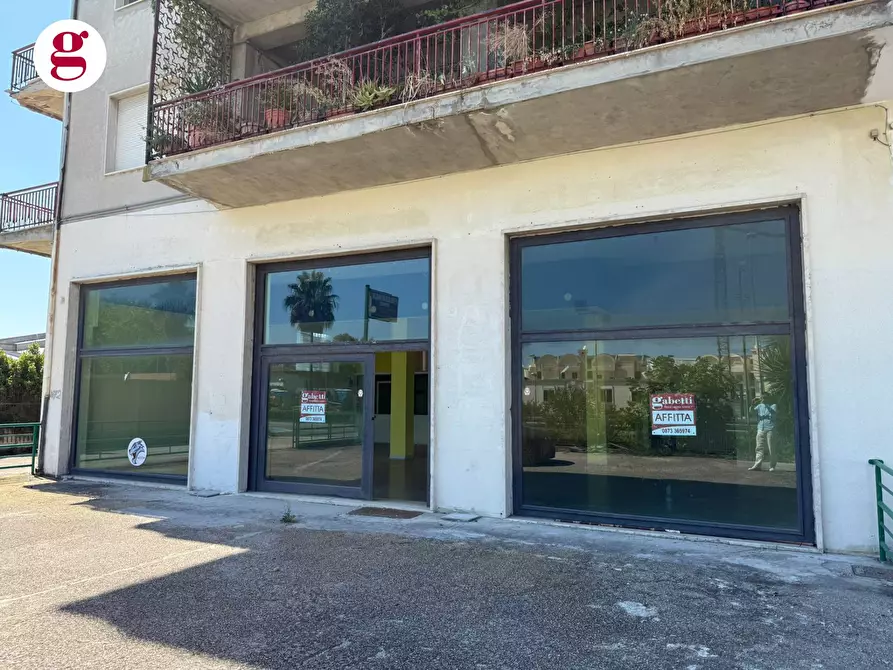 Immagine 13 di Locale commerciale in affitto  in S.S. 16 Sud 72 a Vasto