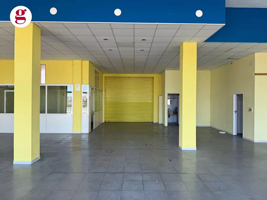 Immagine 16 di Locale commerciale in affitto  in S.S. 16 Sud 72 a Vasto