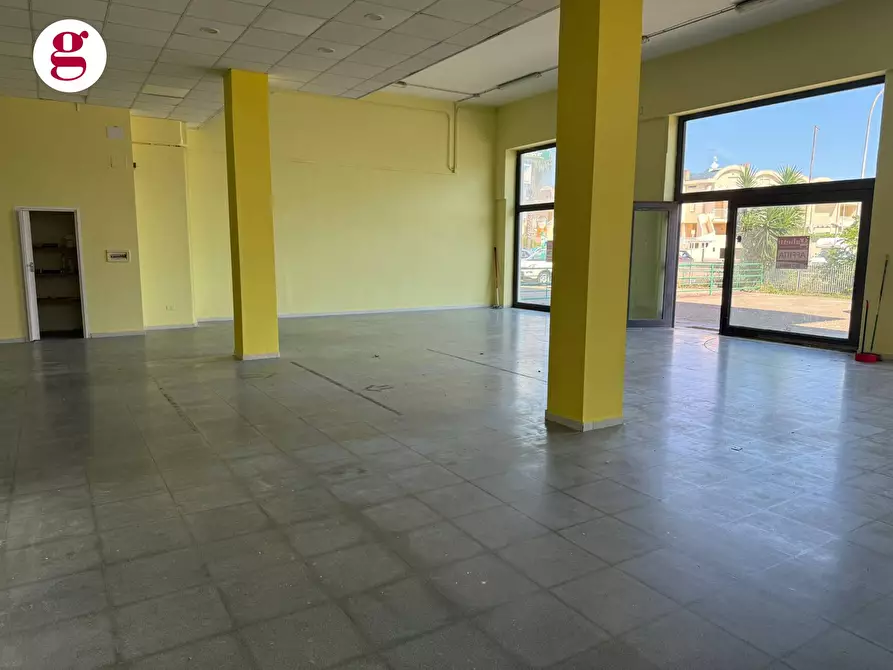 Immagine 17 di Locale commerciale in affitto  in S.S. 16 Sud 72 a Vasto