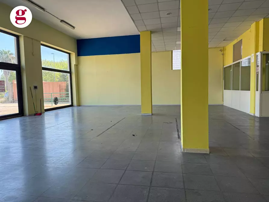 Immagine 18 di Locale commerciale in affitto  in S.S. 16 Sud 72 a Vasto