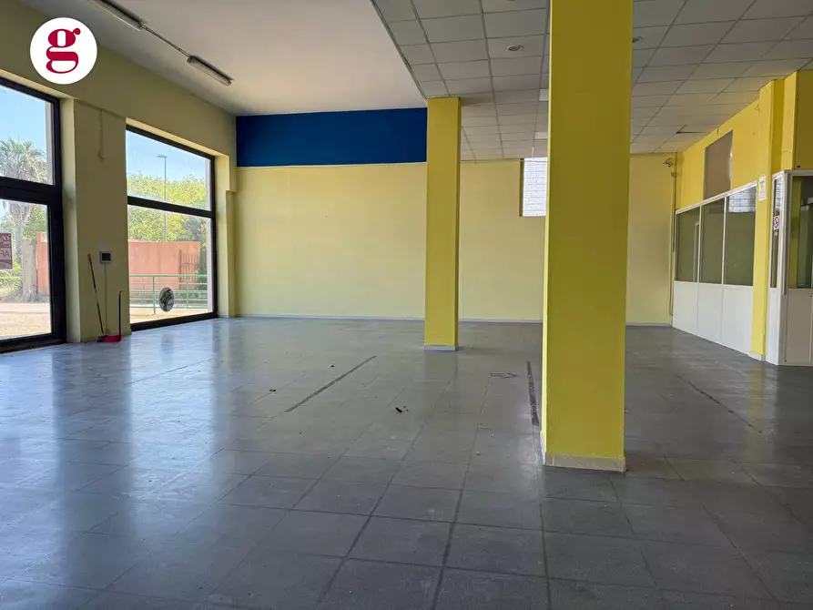 Immagine 19 di Locale commerciale in affitto  in S.S. 16 Sud 72 a Vasto