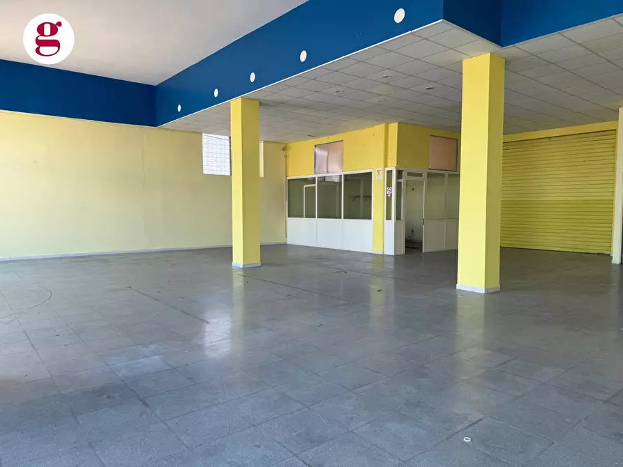 Immagine 21 di Locale commerciale in affitto  in S.S. 16 Sud 72 a Vasto