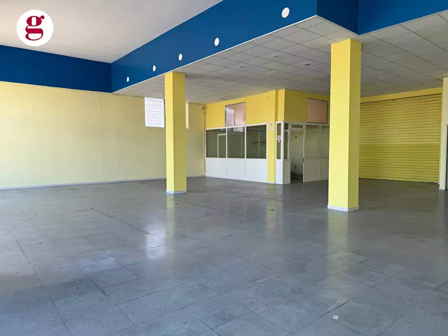 Immagine 22 di Locale commerciale in affitto  in S.S. 16 Sud 72 a Vasto