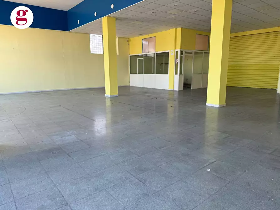 Immagine 24 di Locale commerciale in affitto  in S.S. 16 Sud 72 a Vasto