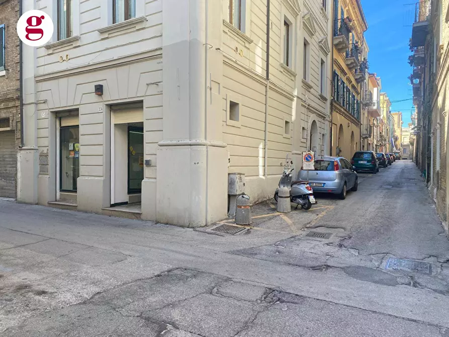 Immagine 3 di Locale commerciale in vendita  in Corso Palizzi 15 a Vasto