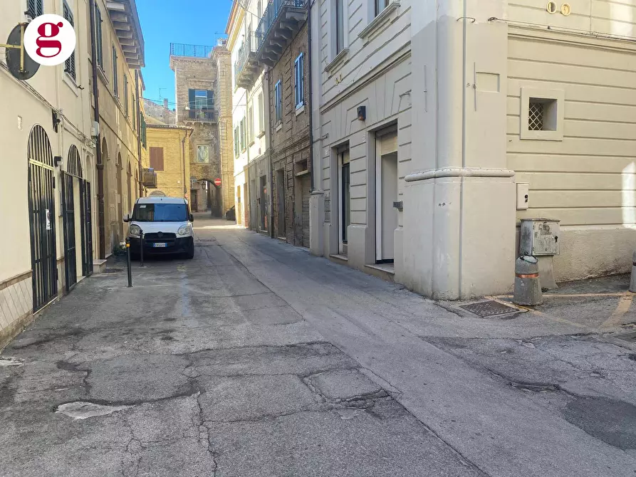 Immagine 13 di Locale commerciale in vendita  in Corso Palizzi 15 a Vasto